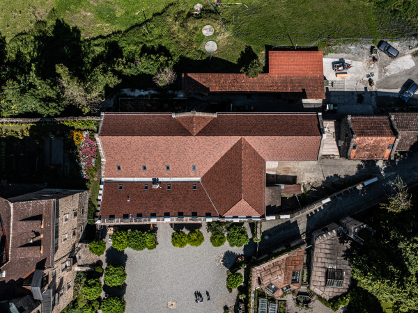 Wiederaufbau Ökonomiegebäude