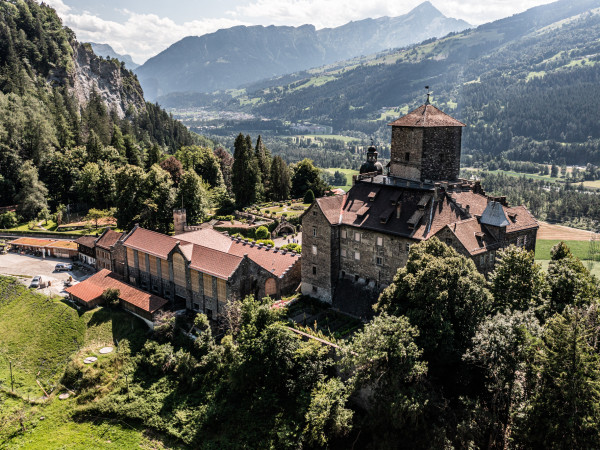 Wiederaufbau Ökonomiegebäude
